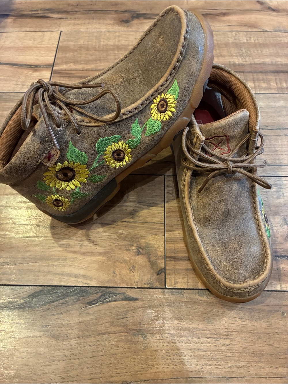 Twisted X Western Women’s Brown Leather Sunflower Embroidered Casual Shoes